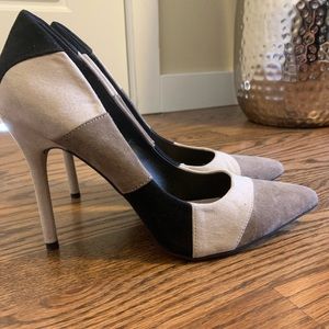 Color blocked suede pumps